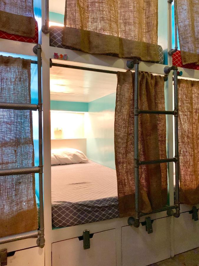 Moon Fools Hostel Panglao Dış mekan fotoğraf